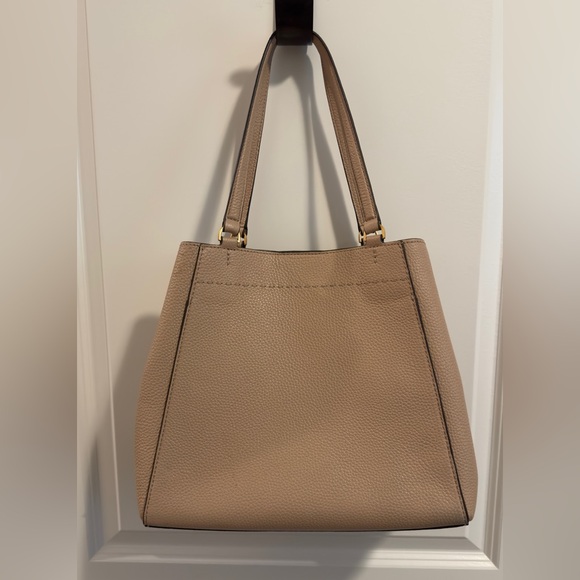 Tory Burch McGraw Triangular Pebbled Leather Tote. Color: Tiramisu - Picture 2 of 15